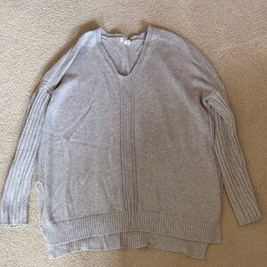 Cupio Light Gray V-Neck Sweater